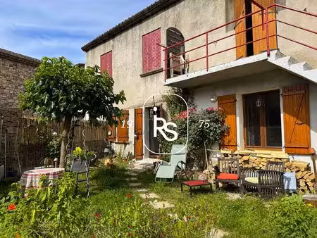 maison avec jardin divisée en deux logements