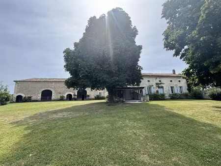 magnifique maison avec gite  piscine et 1.1ha