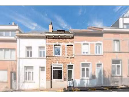 à vendre à meise  charmante petite maison.