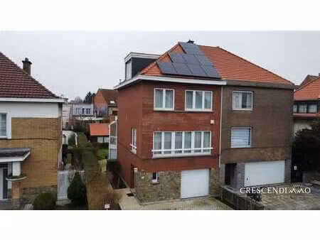 belle maison 3 façades avec appartement séparé