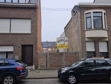 terrain à bâtir de 181 m² situé au centre et au calme dans l