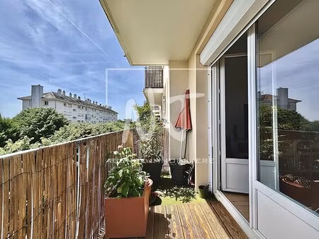 appartement lumineux avec balcon ? proche écoles et commerces