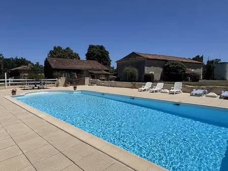 vente maison 12 pièces 300 m² à médillac (16210)  557 655 €