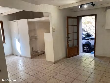 appartement t1 simiane collongue cœur du village