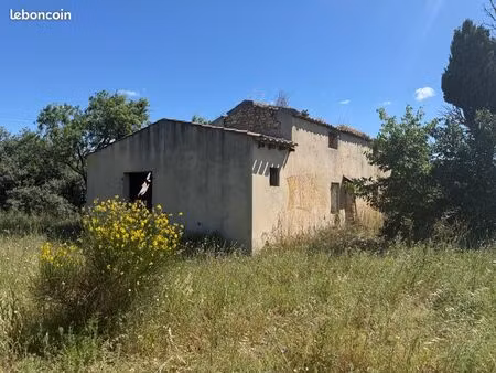 cabanon sur terrain lançon de provence
