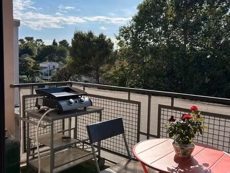 t3 traversant de 62 m² avec 4 balcons  cave et résidence sécurisée