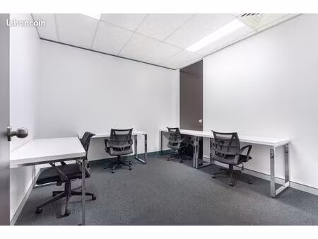 louez un grand espace de bureau pour 50 personnes à marseille  les docks marseille