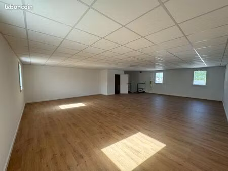 bureau de 90m2 avec 2 places de stationnement