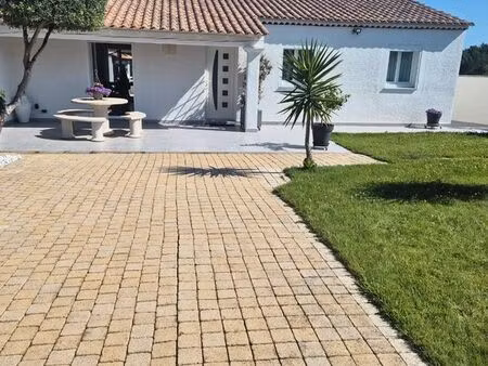 ensues la redonne maison de plain pied avec piscine et garage