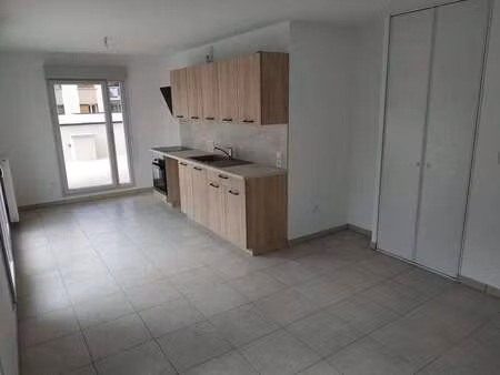 location appartement 3 pièces à lyon 8e (69008) : à louer 3 pièces / 58m² lyon 8e