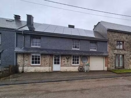 maison rénovée située dans le village d'ochamps