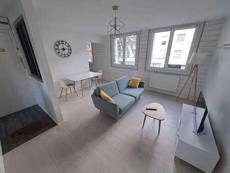 location appartement 2 pièces meublé à nantes rond-point de paris - blanche de castille (4