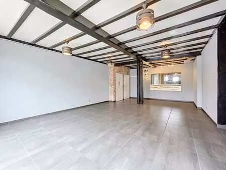 bel immeuble mixte avec rez commercial et deux appartements