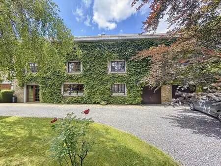 grande maison 7ch sur un terrain de 2900m² avec une piscine