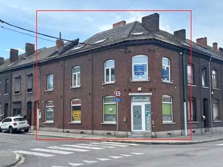 maison de 3 chambres et 2 sdd située à marchienne-au-pont.