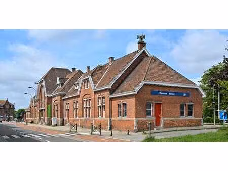 ancien bâtiment de gare et son terrain