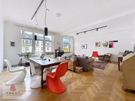 superbe appartement offrant une belle vue + cave + garage
