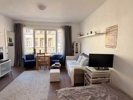 studio rénové  entièrement meublé & équipé