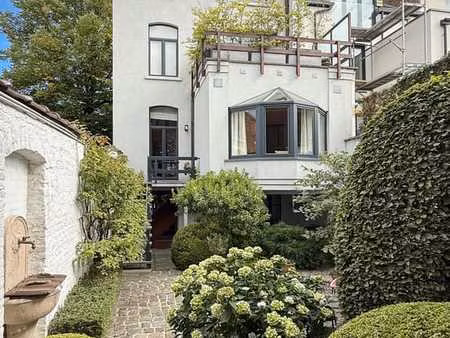 élégante maison unifamiliale avec possibilité arrière maison