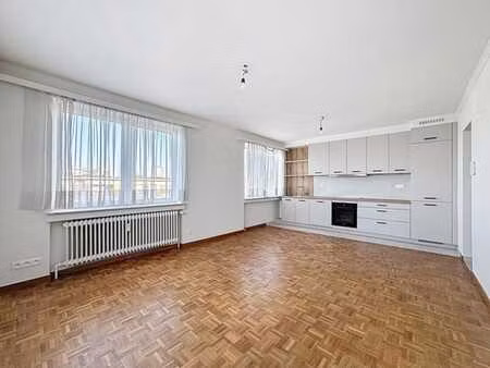appartement 1 chambre avec une belle vue et idéalement situé