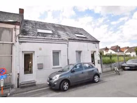 jolie petite maison2 chambre avec cour et terrasse.