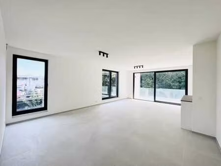 idéalement situé à proximité de l'otan - moderne appartement