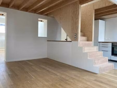 superbe appartement 1ch +/- 78 m² entièrement rénové en 2022