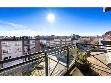 duplex lumineux de 3 chambres avec terrasses  double garage