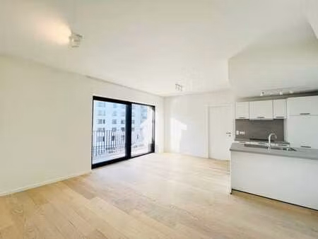 proximité delta/gare d'etterbeek  appartement neuf!