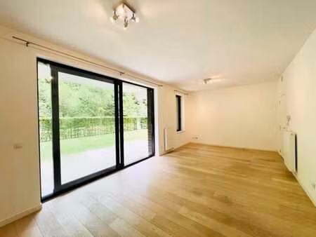 proche roodebeek - rez-de-chaussée avec terrasse et jardin !