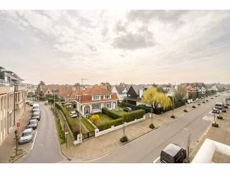 spacieux appartement de deux chambres avec vue dégagée