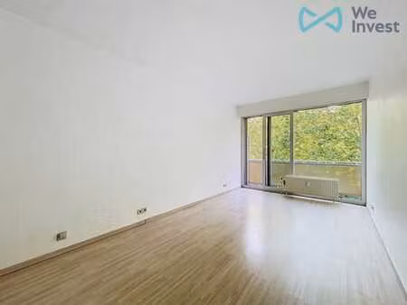 lumineux studio avec terrasse !