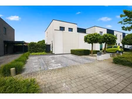 maison semi-mitoyenne moderne aux finitions magnifiques