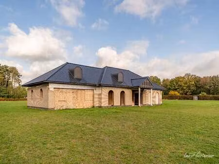 magnifique villa en gros œuvre dans un emplacement de premi
