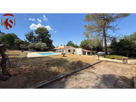 villa t4 climatisee sur 1900 m2 avec piscine