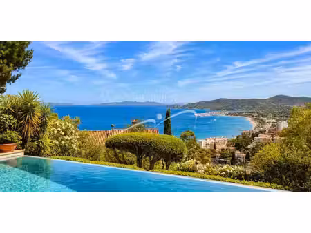 villa avec piscine en bord de mer le lavandou (83)