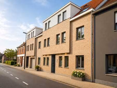 instapklaar appartement met ruim terras te huur!