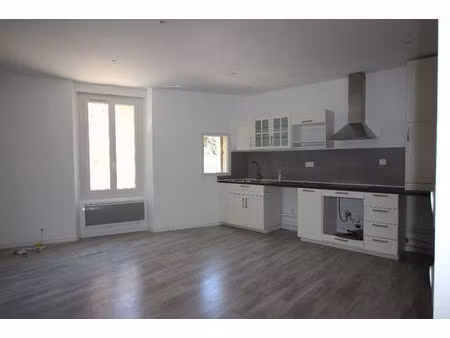 a louer bel appartement t3 entièrement rénové à rians