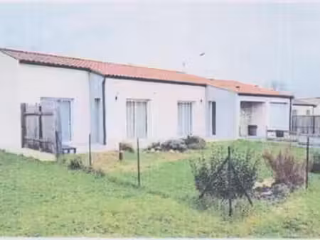 location maison aux gonds (17100) : à louer / 102m² les gonds