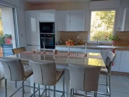 location appartement t1 meublé à hyères (83400) : à louer t1 meublé / 10m² hyères