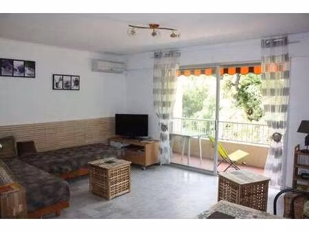 location appartement t1 meublé à hyères (83400) : à louer t1 meublé / 33m² hyères