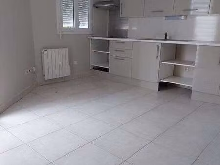 location appartement t1 aux essarts-le-roi (78690) : à louer t1 / 22m² les essarts-le-roi