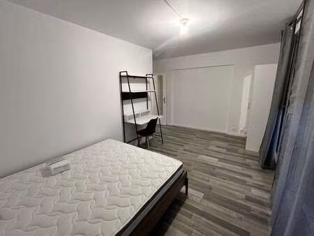 location appartement 5 pièces meublé à ris-orangis (91130) : à louer 5 pièces meublé / 80m