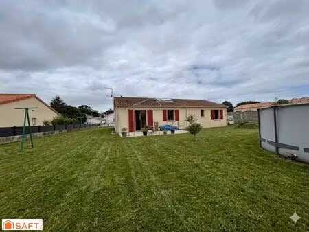 maison 102 m2  889 de superficie terrain