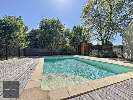 maison plain-pied avec jardin et piscine
