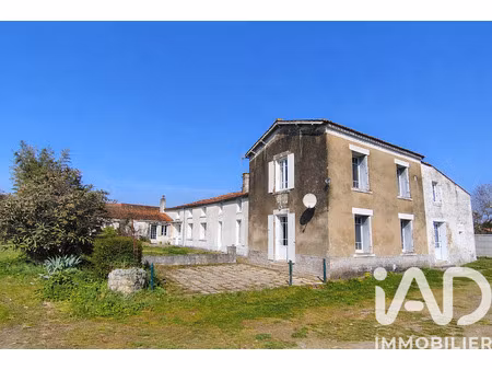 vente maison à fontenay-le-comte (85200) : à vendre / 214m² fontenay-le-comte