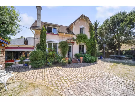 vente maison 9 pièces 269 m² rueil-malmaison (92500)
