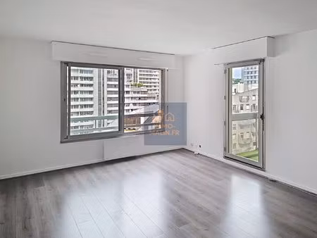 appartement 3 pièces avec balcon  parking et cave à 150 mètre