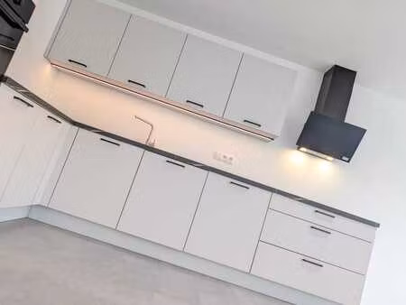 rénovation luxe & basse énergie : splendide 2 ch à liernu