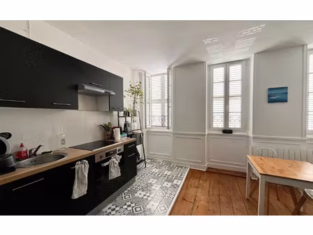 location appartement  43.76 m² t-2 à la rochelle  750 €
